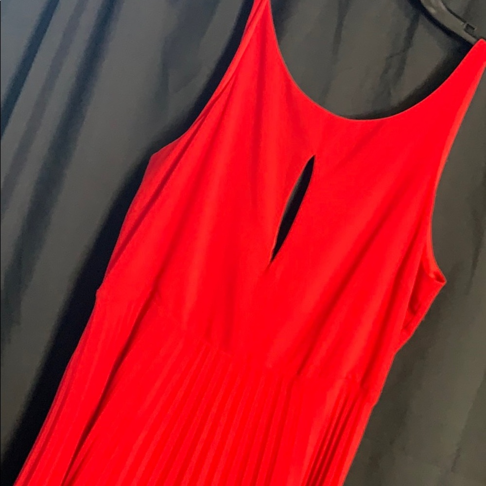 GORGEOUS RED floor length pleated dress ♥️♥️♥️♥️